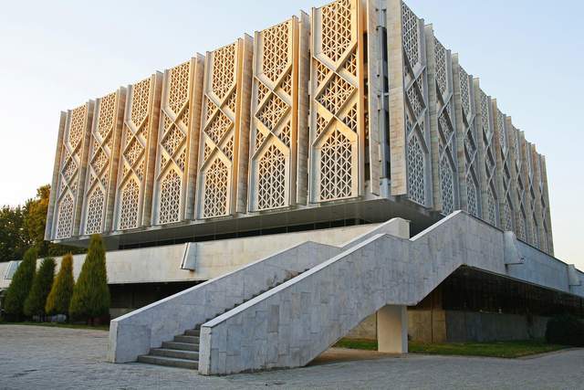 扭曲的苏维埃野蛮主义:乌兹别克斯坦国家历史博物馆塔什干的国家博物