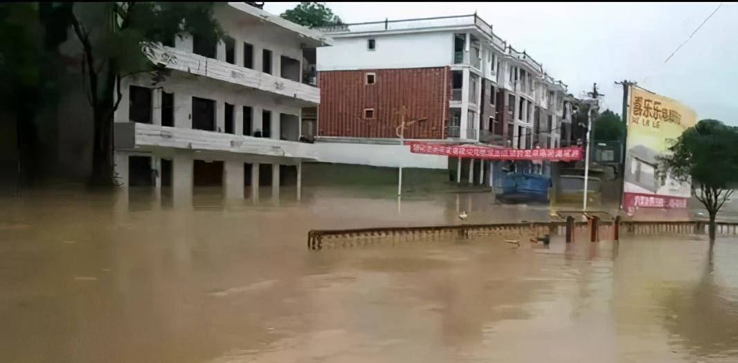 原创驻马店水库溃坝事件驻军连发三封特急电报举枪对空射击预警