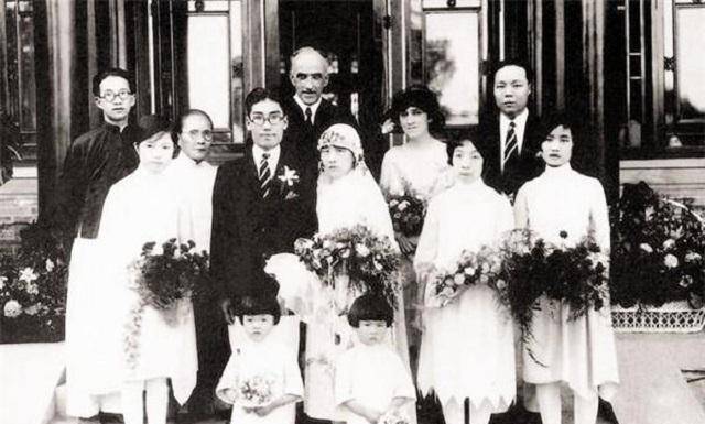 原创她对儿子缺乏教育死后墓碑惹来孙子报复冰心一家贻笑大方