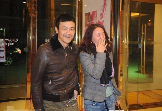 原创那英唯一一次吻戏尴尬笑场被狂亲廖凡你还是听我的吧