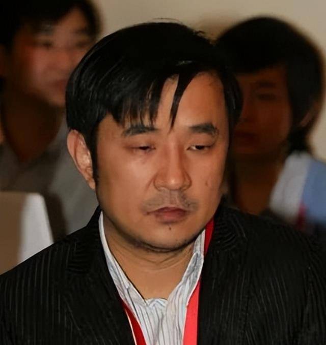 原创王永红公司破产欠800亿套61亿携女明星出逃亲爹去世都不回