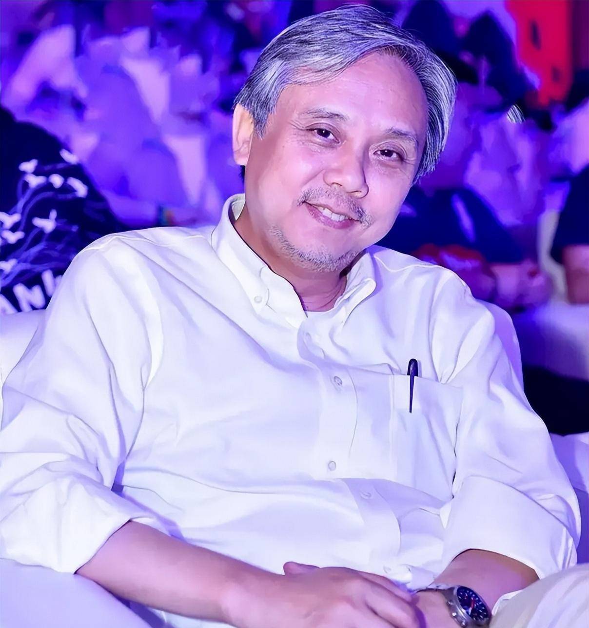 电影中最经典的一场戏,当属李连杰饰演的"陈真",大战机器人"藤田刚".