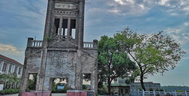 位于铜陵市区中部的大通古镇,其原名澜溪,始建于西汉时期,在唐代达到