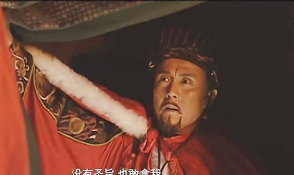 穷苦末路,严世蕃依然嚣张,朱七不忍了,伸手抓住轿帘一扯,扔在地上,望