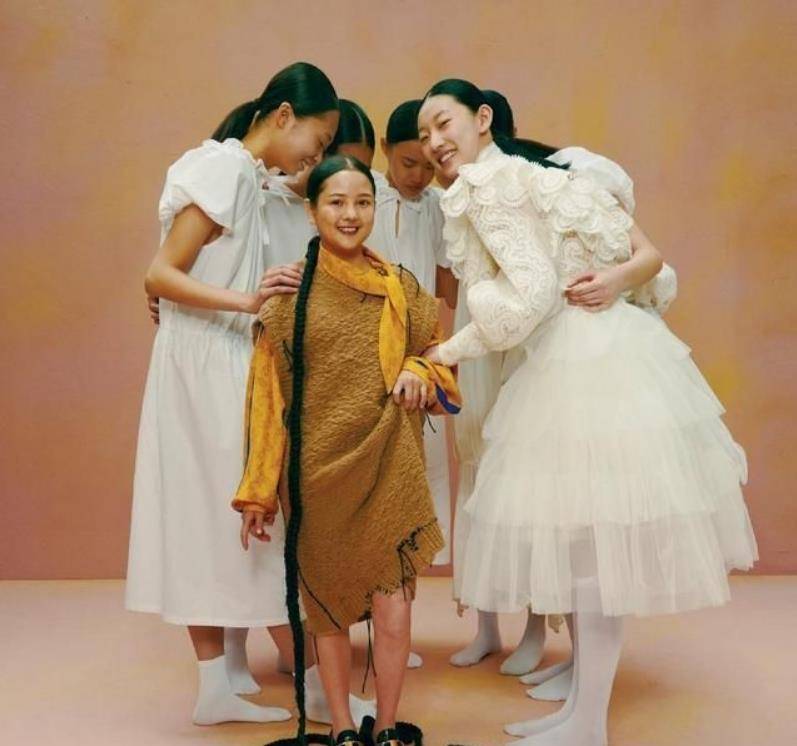 原创袖珍美人黄韵伊初中辍学北上打工供弟弟上大学如今年入百万