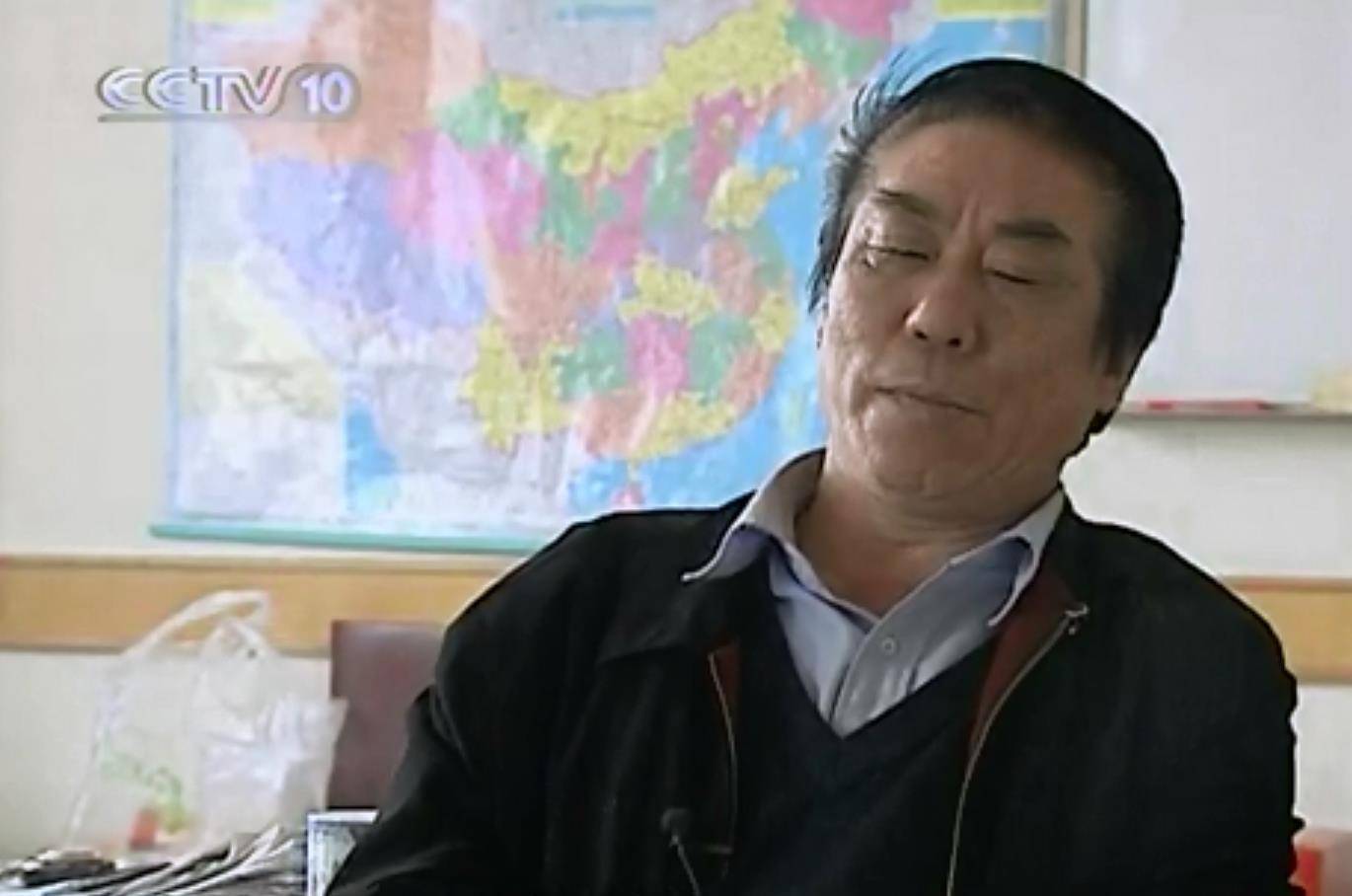 09年男子料理亲戚后事墓中挖出人参专家鉴定数次发现真相