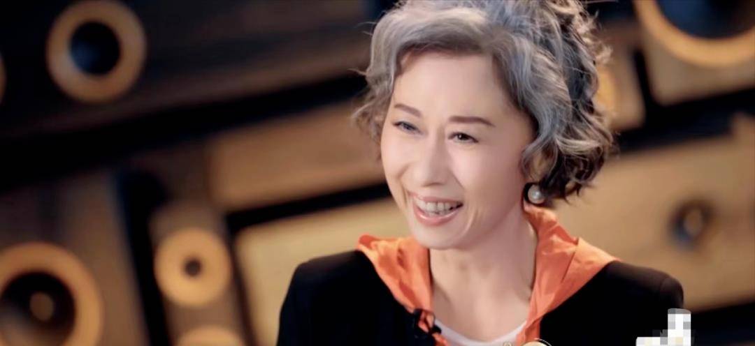 原创60岁还能美上热搜出身名门小三疑云叶倩文争议又魅力的半生