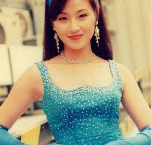 原创甄子丹曾爱万绮雯如命却转身娶小18岁的模特这是为何