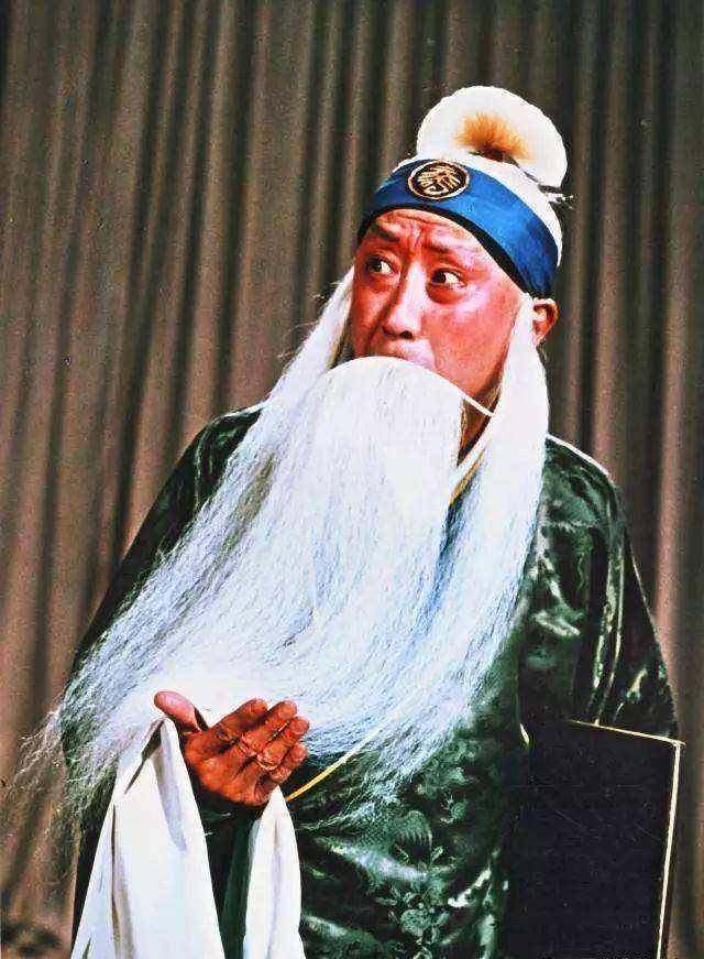然而近些年有京剧演员表示京剧倒好不应该出现,因为