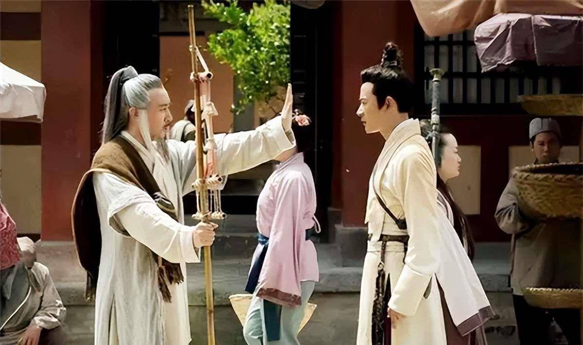 他深吸一口气,豪情万丈地说道:"飞熊道人,你的到来让我深感荣幸.