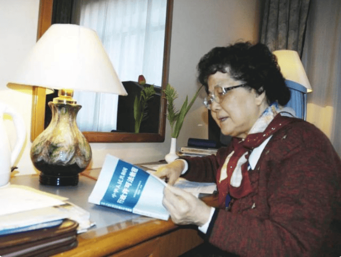 歌唱家叶佩英与丈夫相继去世独生女远在海外她晚年渴望亲情