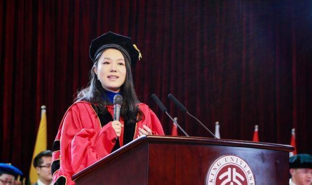 北大最美女教授颜值不输明星讲课座无虚席一心科研强国