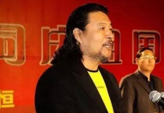 开始创业,现在是一家富有的公司的董事长.