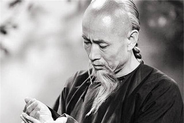 清官赴任时没有路费瞎子说你带上我吧