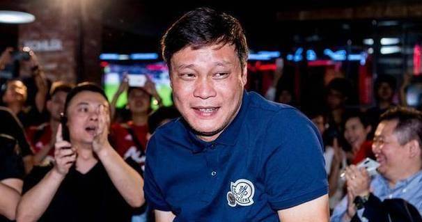 他建议朱晨杰或蒋胜龙可以代替张琳芃的位置,并主张更先进的打法,特别