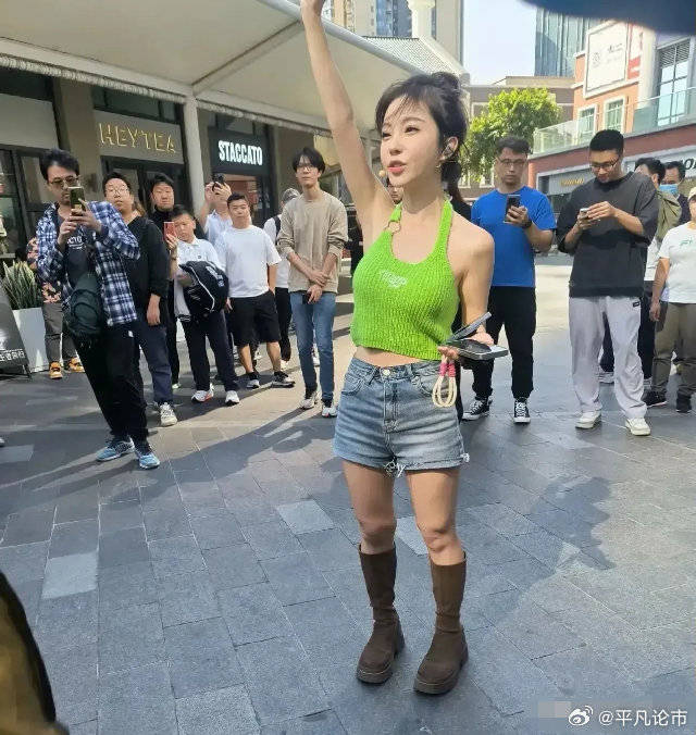 网红界的浓缩精华冯提莫的身高被恶搞展现乐观心态