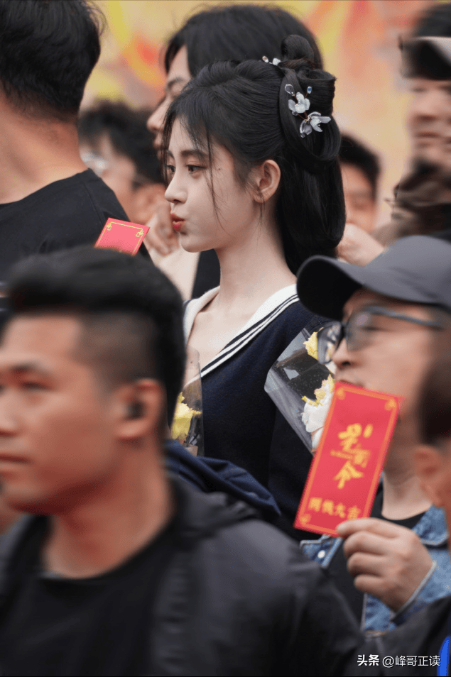 《与凤行》小荷一出场,才知什么是灵气逼人_鞠婧祎_角色_赵丽颖