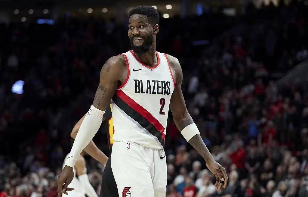 艾顿当年的选秀模板是罗宾逊将军.