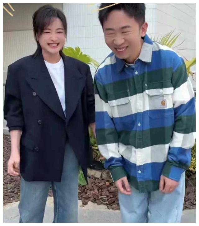 贾玲的喜剧表演笑声背后的尬与乐究竟是哪个更胜一筹