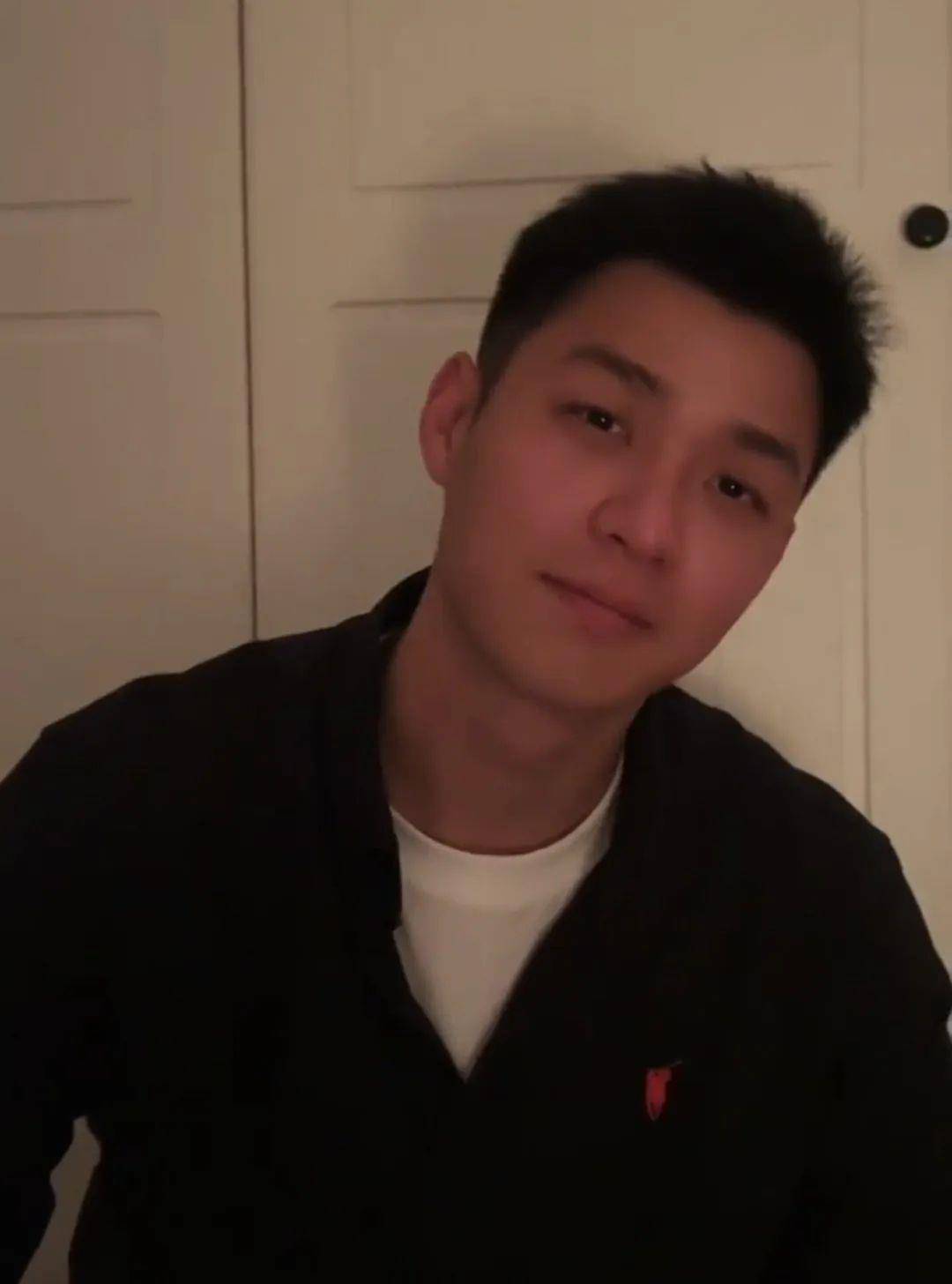 河南人夫感足球守门员火了网友生育力很强的长相