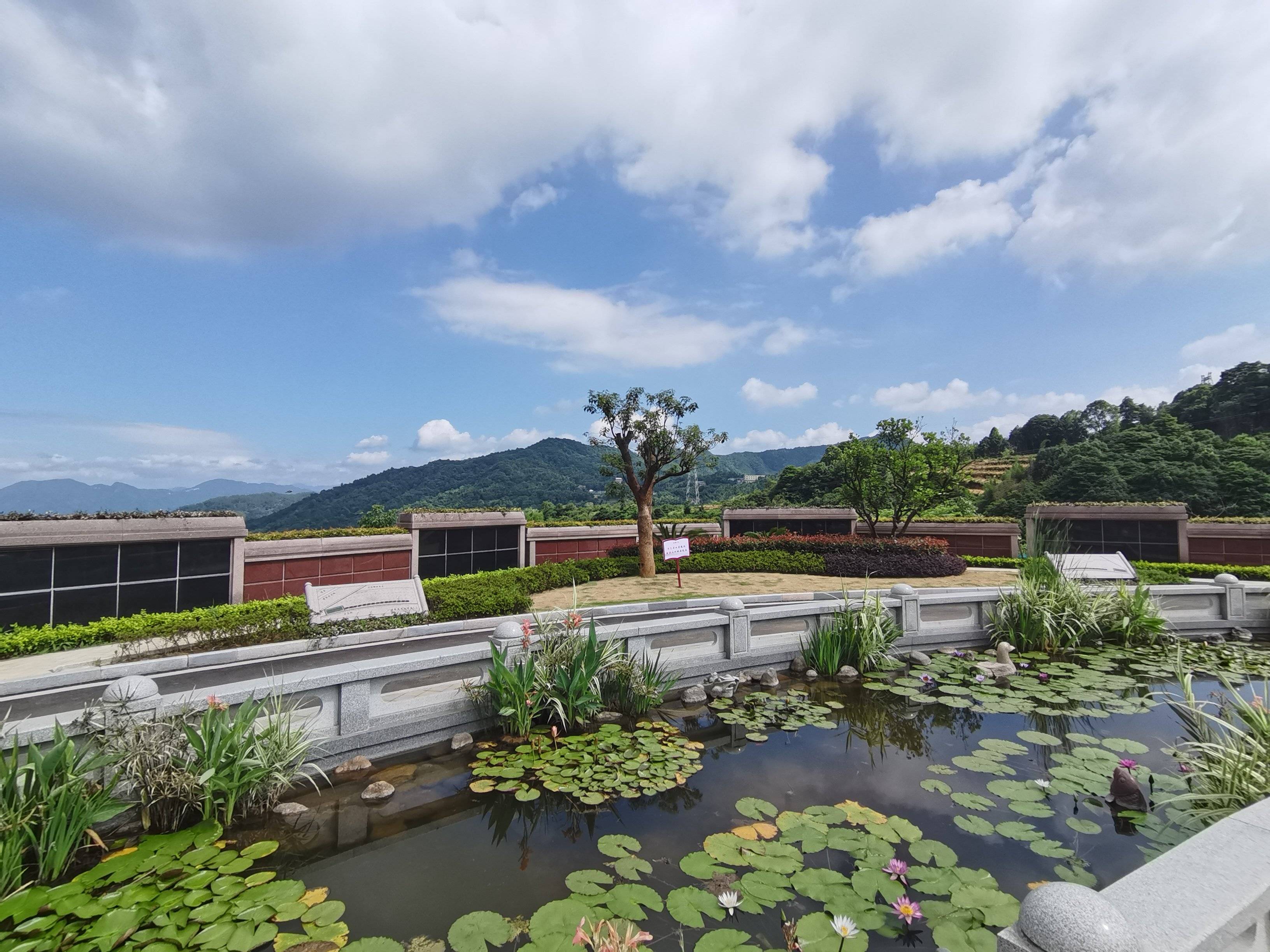 苍南玉龙陵园(杨艺集团规划设计建造)在现代社会,陵园规划更是融入了