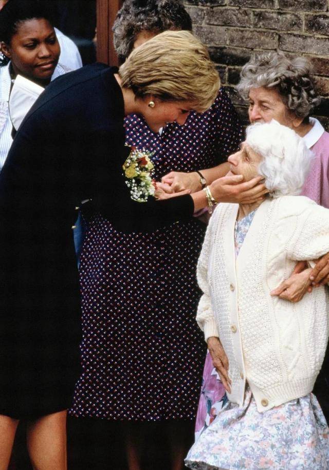 原创黛安娜为什么会输给卡米拉历史学家她犯了大忌