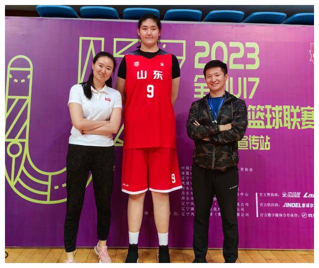 恭喜16岁女将升任国青身高2米28陈楠带领出山