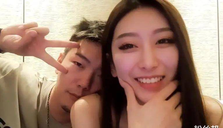 斗鱼女主播177生日小王哥宣布恋情撒狗粮会跟她开心过一辈子