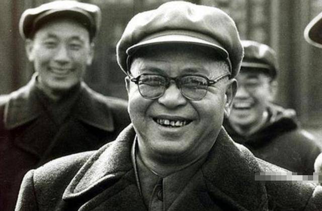 原创吴晗一表人才却执意娶瘫痪女子袁震两人恩爱30年成清华佳话