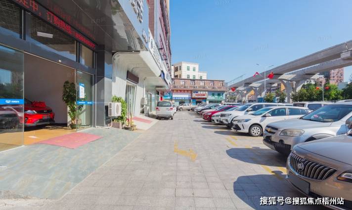 深圳龙华宝龙大厦租120人独立办公室精装修带家具交通便利可注册