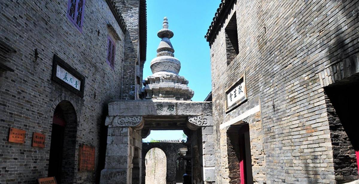 原创江苏这条千年古街被誉为镇江的文脉还有国内唯一过街石塔