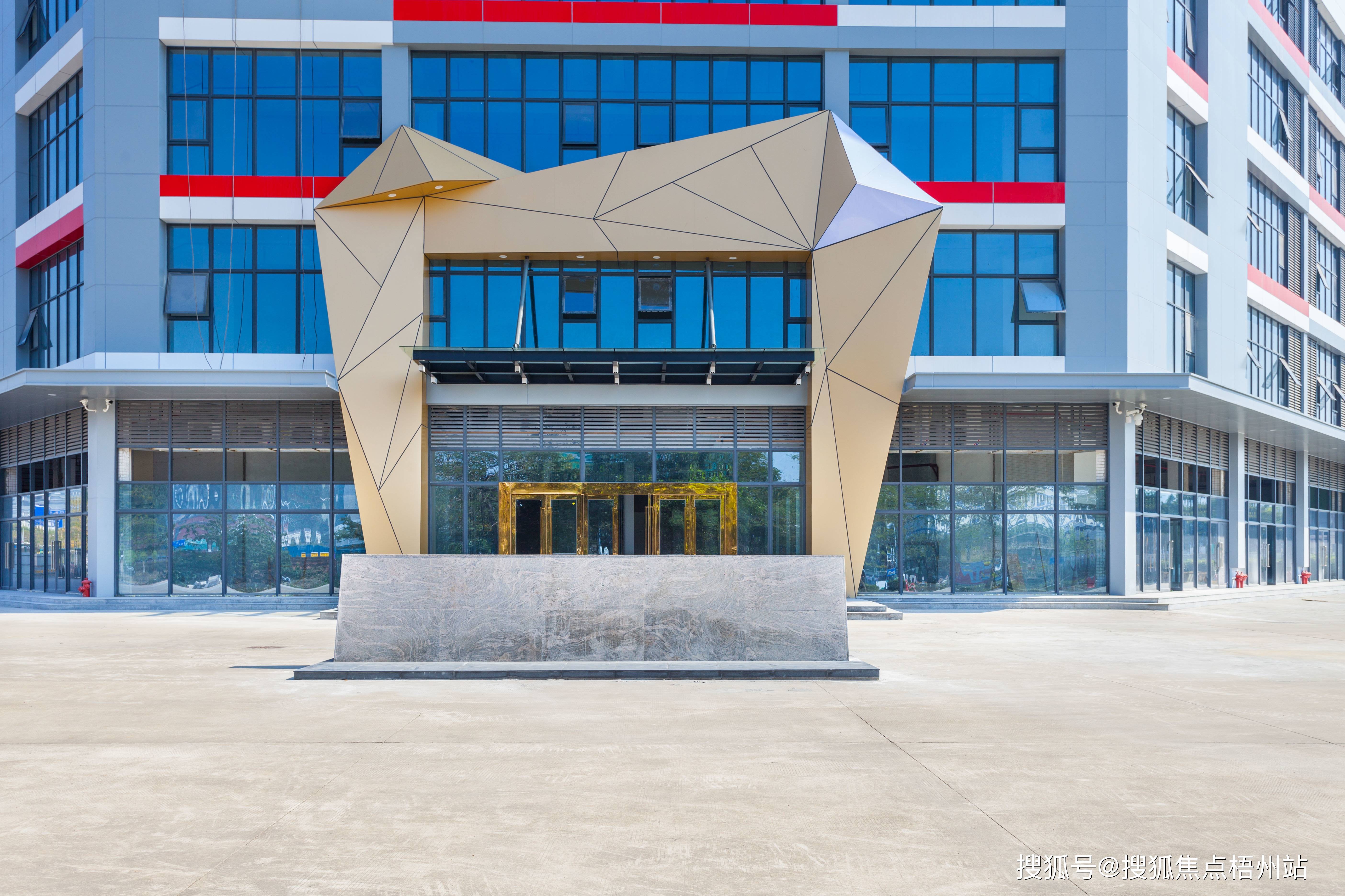 深圳恒博创新科技产业园租1-20人独立办公室 精装修 带家具 交通便利