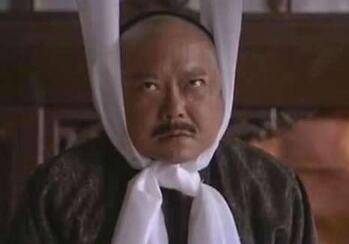 他是清朝大贪官,可他也是一名好官,死后一女子心甘情愿为其殉情_和珅