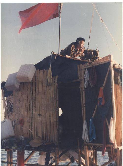 当年的南海守岛勇士有多难脚踩一米深海水茅屋三个月全部烂光