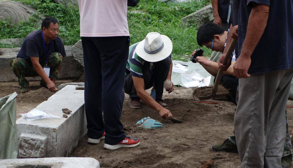 实拍圆明园考古发掘现场出土文物五万件图6是最为激动的发现
