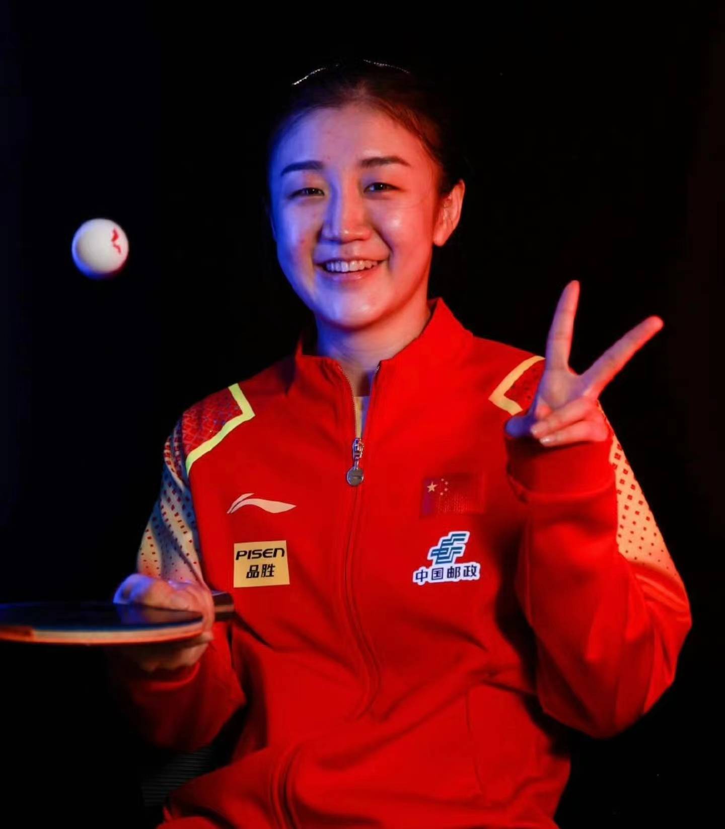 原创陈梦真漂亮中国女乒女神头戴白色棒球帽飞抵韩国仁川