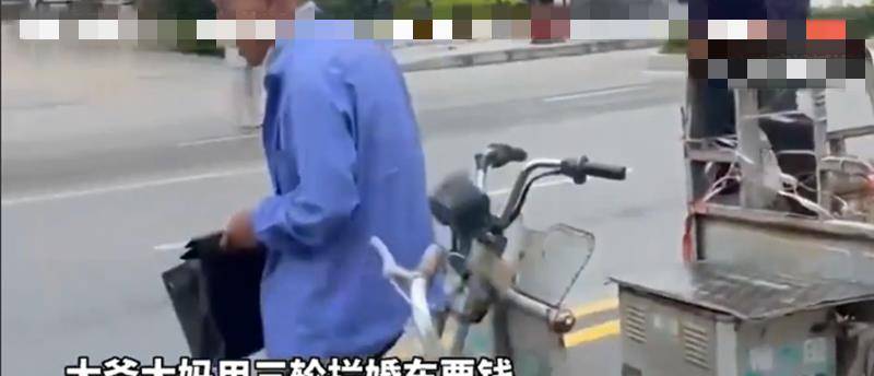 原创大妈索要200过路费无果掰断500万劳斯莱斯车标车主20万赔吧