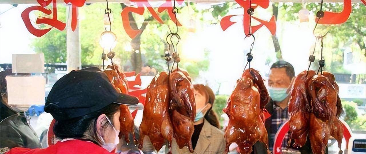 原创11年黑心烤鸭团伙落网成本不足3元月售5万只自己不敢吃