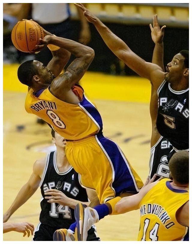 科比:四大分卫中最准的命中率,为何被称为"铁王"?_比赛_投篮_乔丹