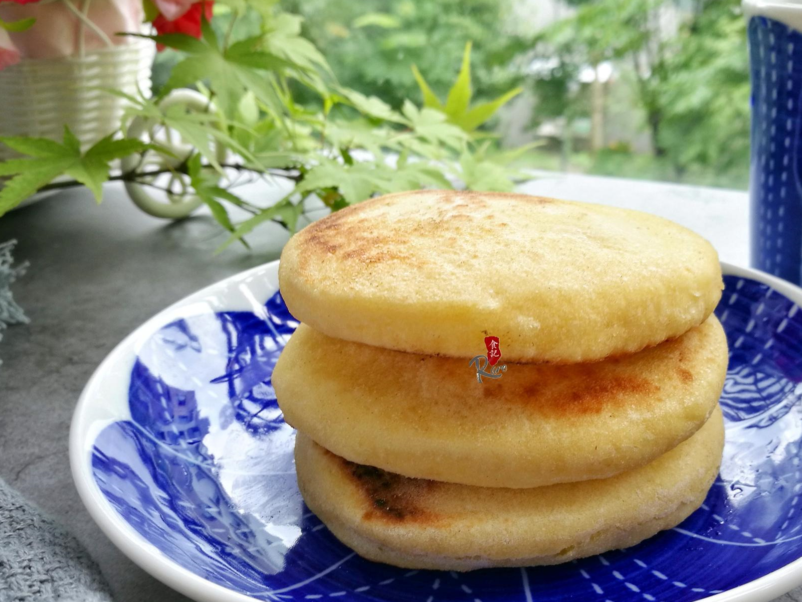 做面食的时候,我也会时不常的加点粗粮进去,玉米面,小米面,大豆粉