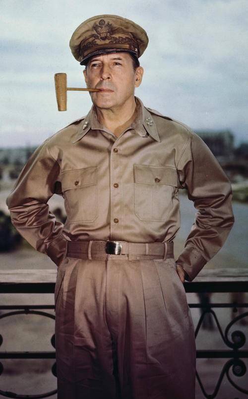 原创麦克阿瑟因为他的桀骜不驯被杜鲁门解职是必然的