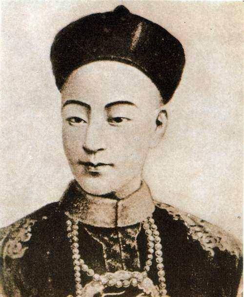 光绪登基之时才3岁半,1875年同治皇帝病