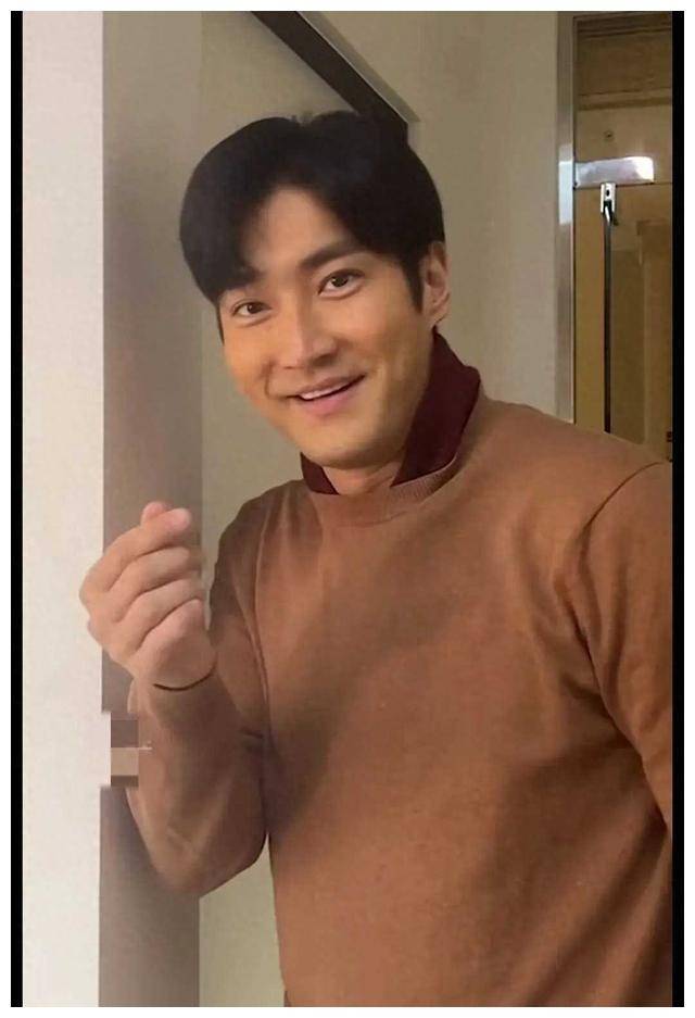 恋爱后李钟硕肿了酵母风对韩国男艺人一视同仁