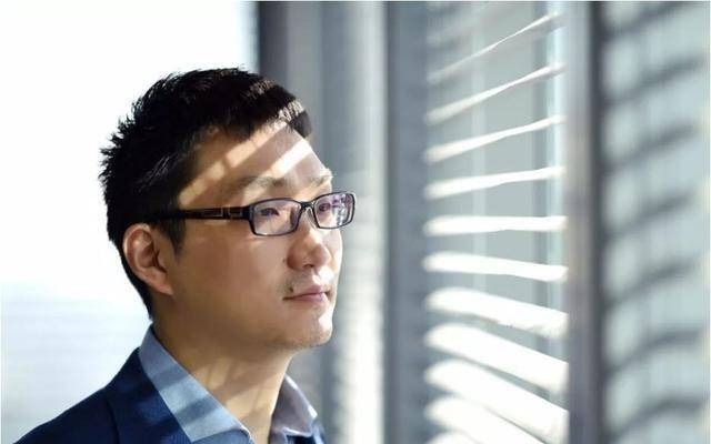原创赚2000亿李嘉诚用了68年他靠拼多多式扩张只用了5年