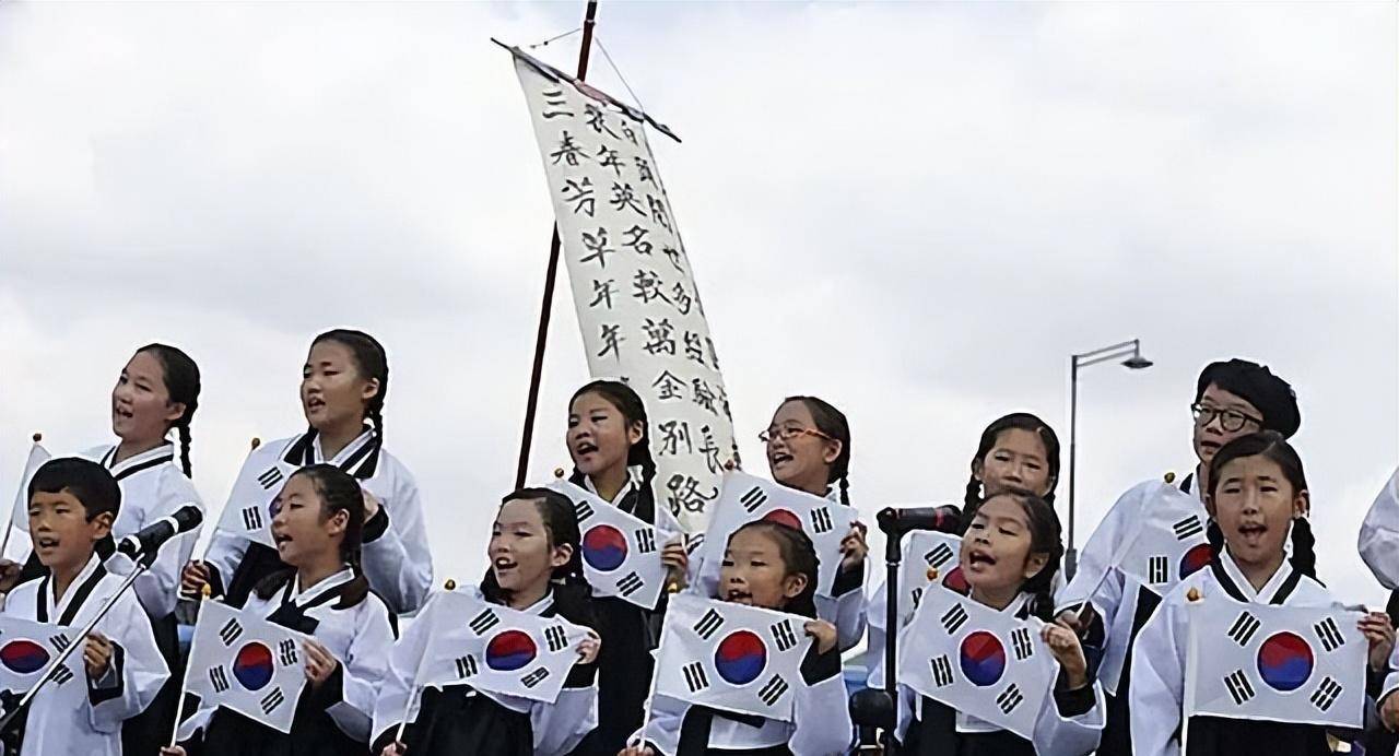 原创19年韩国光复节对日强硬的文在寅放低姿态民众被扇一耳光