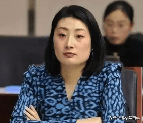 原创宗家传承宗馥莉亮相会议秀身材优雅大方继承父亲的风范与魅力