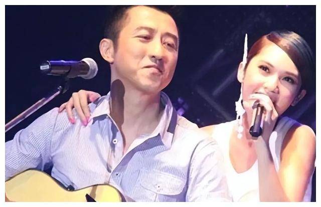 娱乐界风头最劲女神:一晚赚5000万,两任老公均称"恋爱狂"_姐妹_伊能静