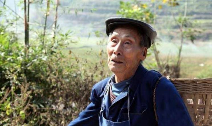 原创黄继光遗体抢回时双手高举热敷3天才放下女卫生员含泪道细节