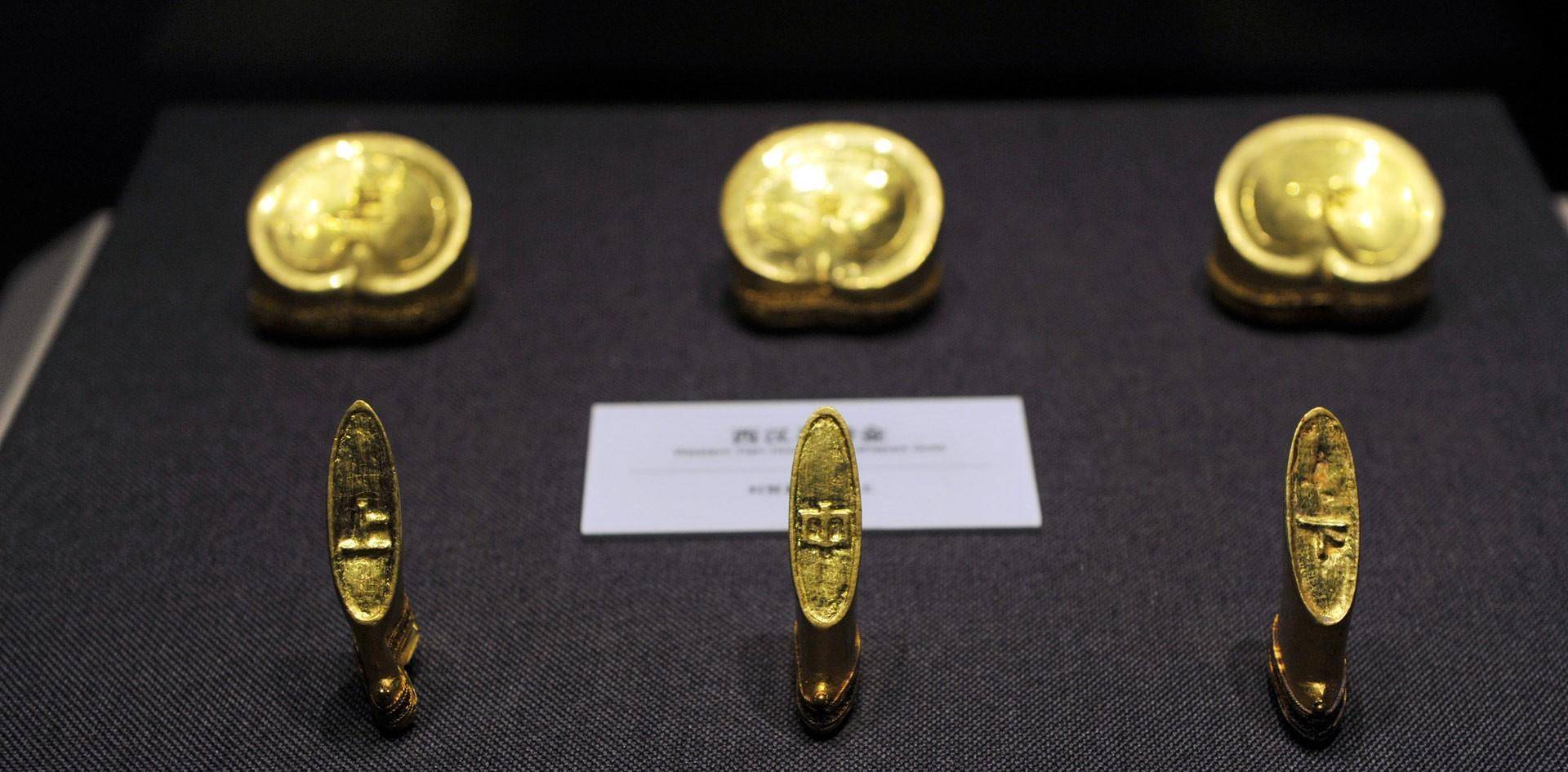 原创海昏侯刘贺墓出土的黄金文物墓室内一片金黄每枚金饼重达半斤