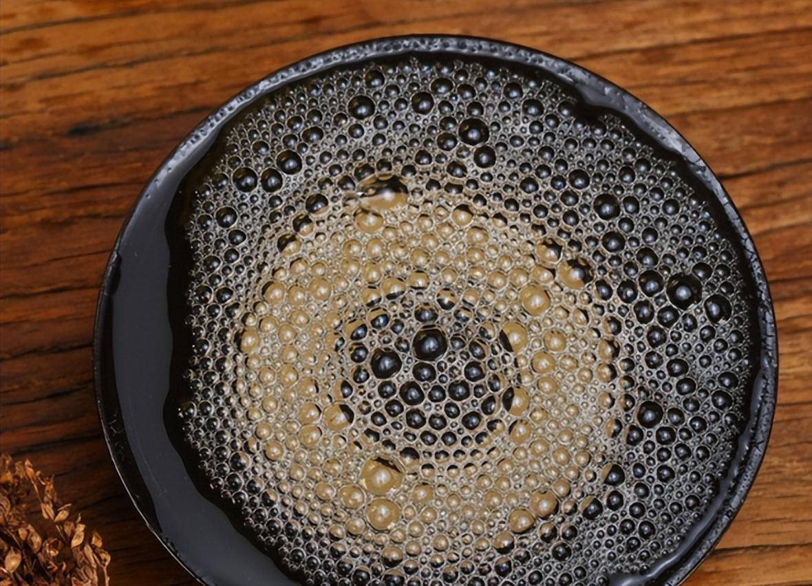 农村几块钱一斤的散酒能喝吗其实能喝不过有几个风险要明白